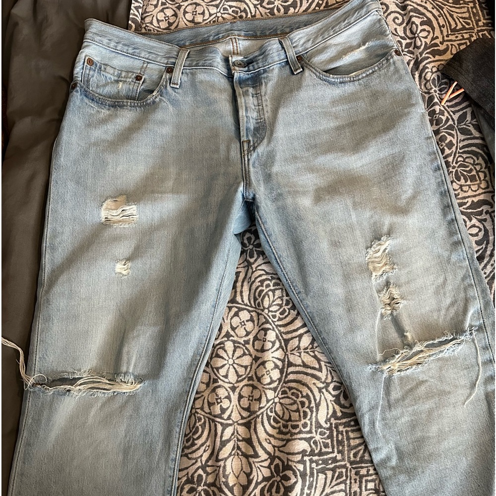 Levis loose fit woman’s jeans